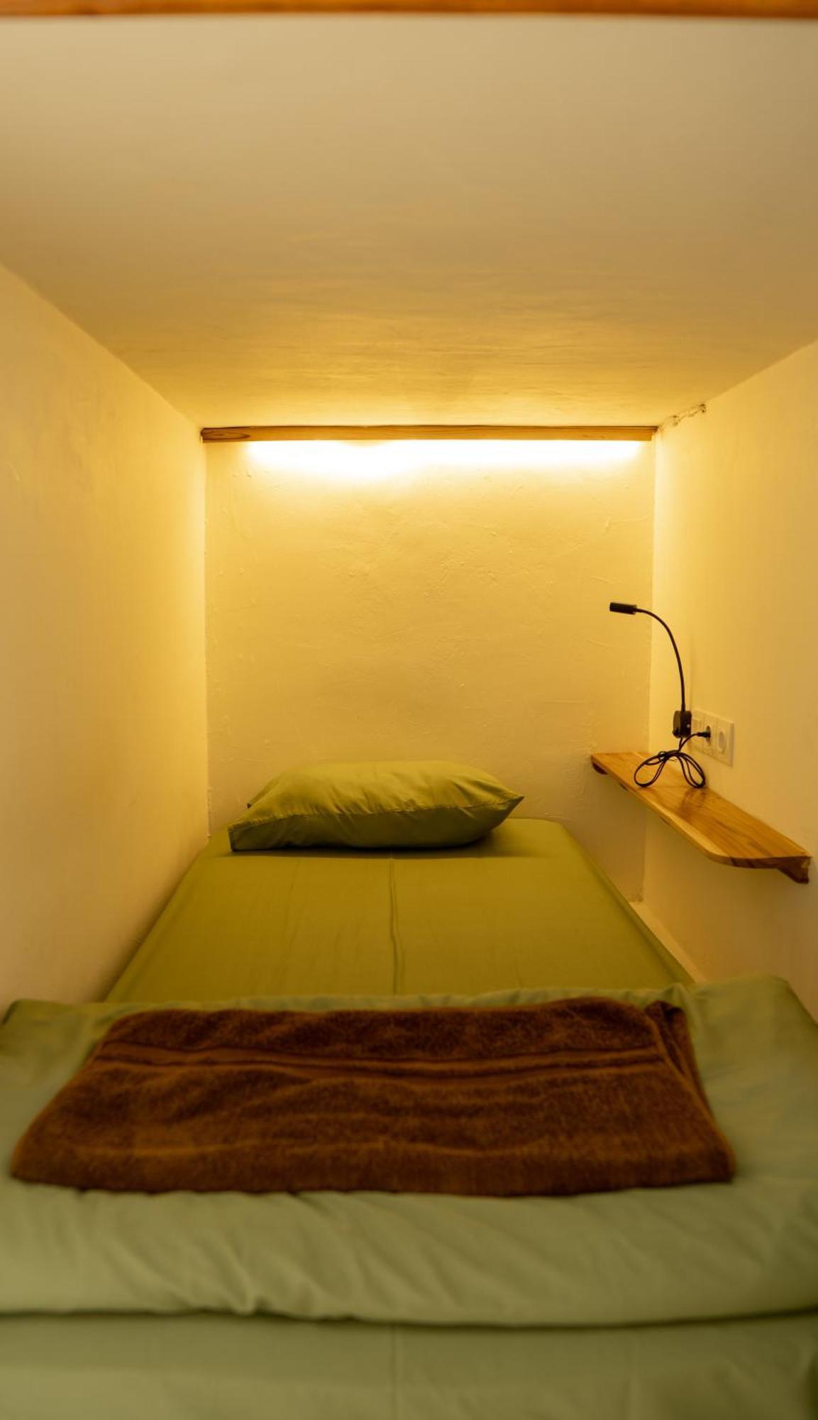 Lost Inn Kuta Capsule Hostel ภายนอก รูปภาพ