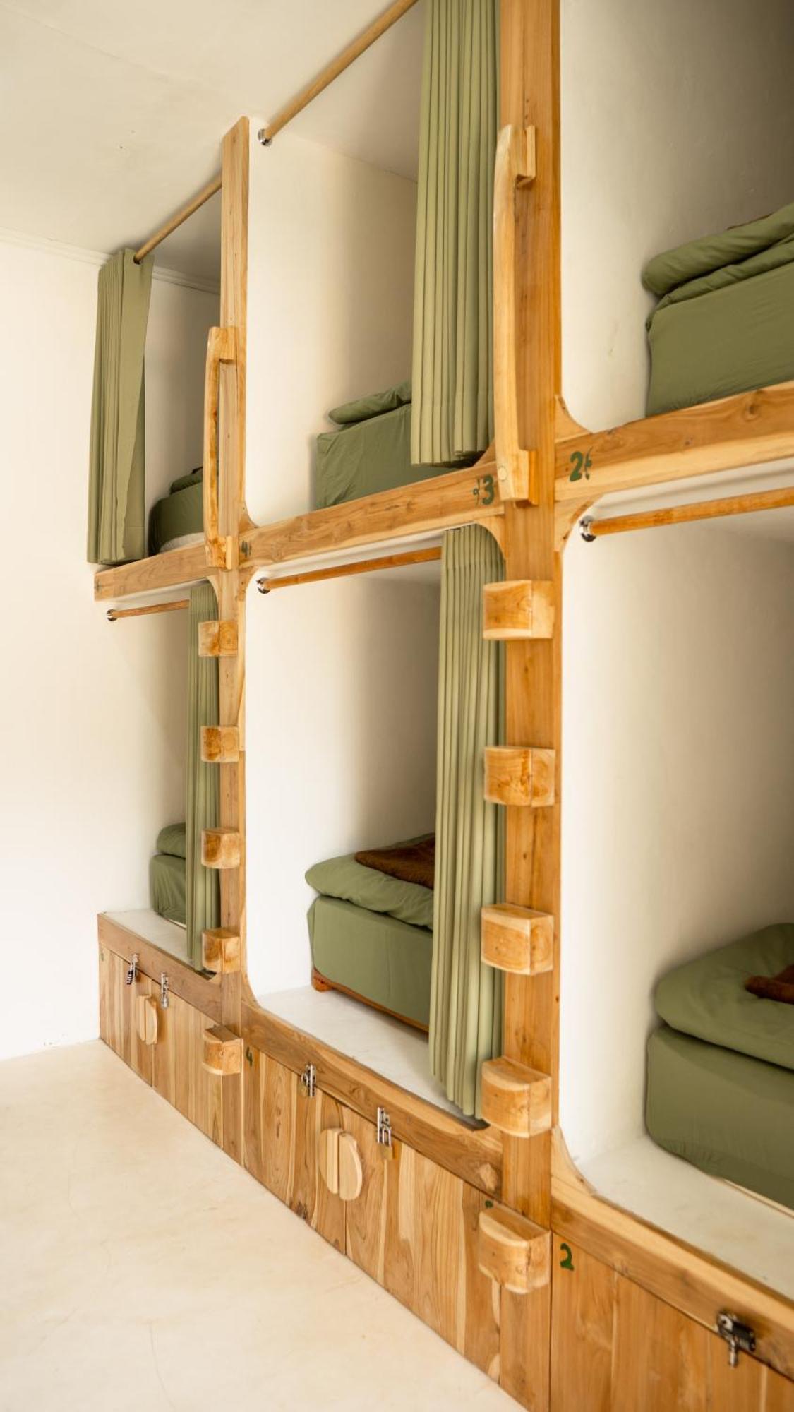Lost Inn Kuta Capsule Hostel ภายนอก รูปภาพ