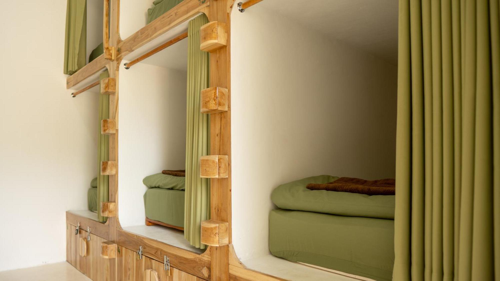 Lost Inn Kuta Capsule Hostel ภายนอก รูปภาพ